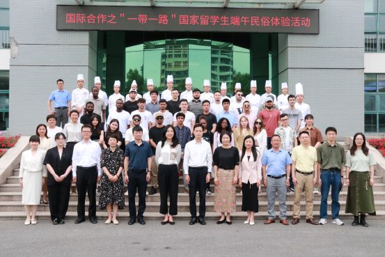 图1 南洋师生与技师学院师生合影111.jpg