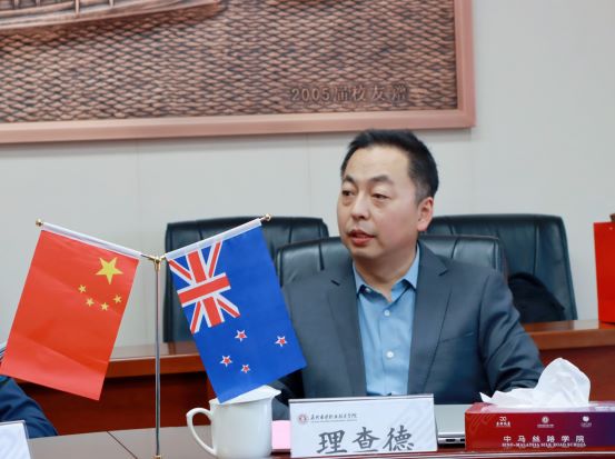 Richard讲话.jpg