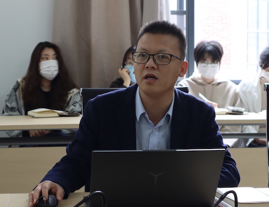 1651025410377374.jpg 刘若竹讲话.JPG