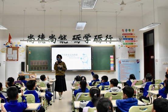1669341784861346.jpg 课程讲授.jpg