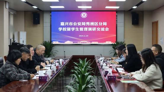 图1 座谈会现场.jpg