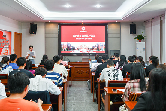 1686729808631913.jpg 答辩会现场.jpg