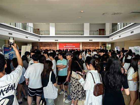 招聘会现场图.jpg