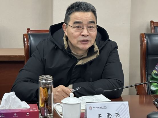 王雪亘讲话.HEIC.JPG