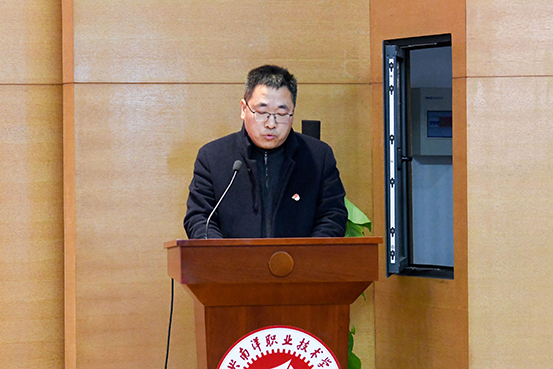 图5：袁维见讲话.jpg