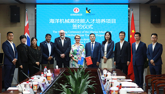 1699528991559710.jpg 图6:出席仪式的双方人员合影.JPG